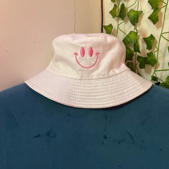 Girls Smile Reversible Bucket Hat - Picture 1 of 2